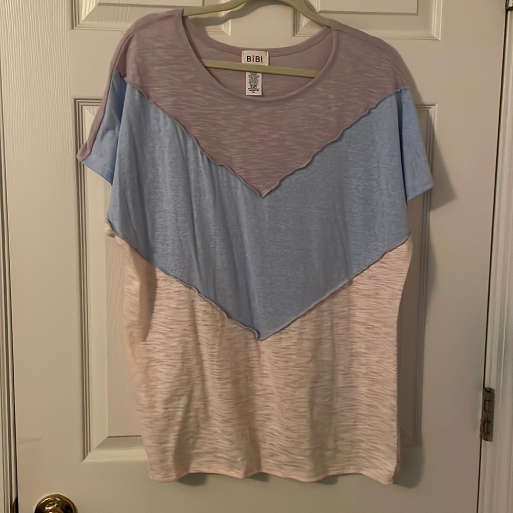 BiBi short sleeve tee. Boutique brand with a cute V Color Block design. XL